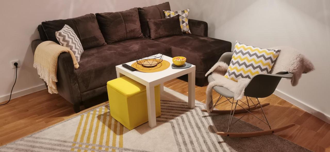 Vukov Vis 09 - With A Bedroom *